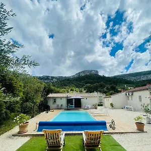 Appartement De Charme Avec Piscine, Fontaine-de-Vaucluse